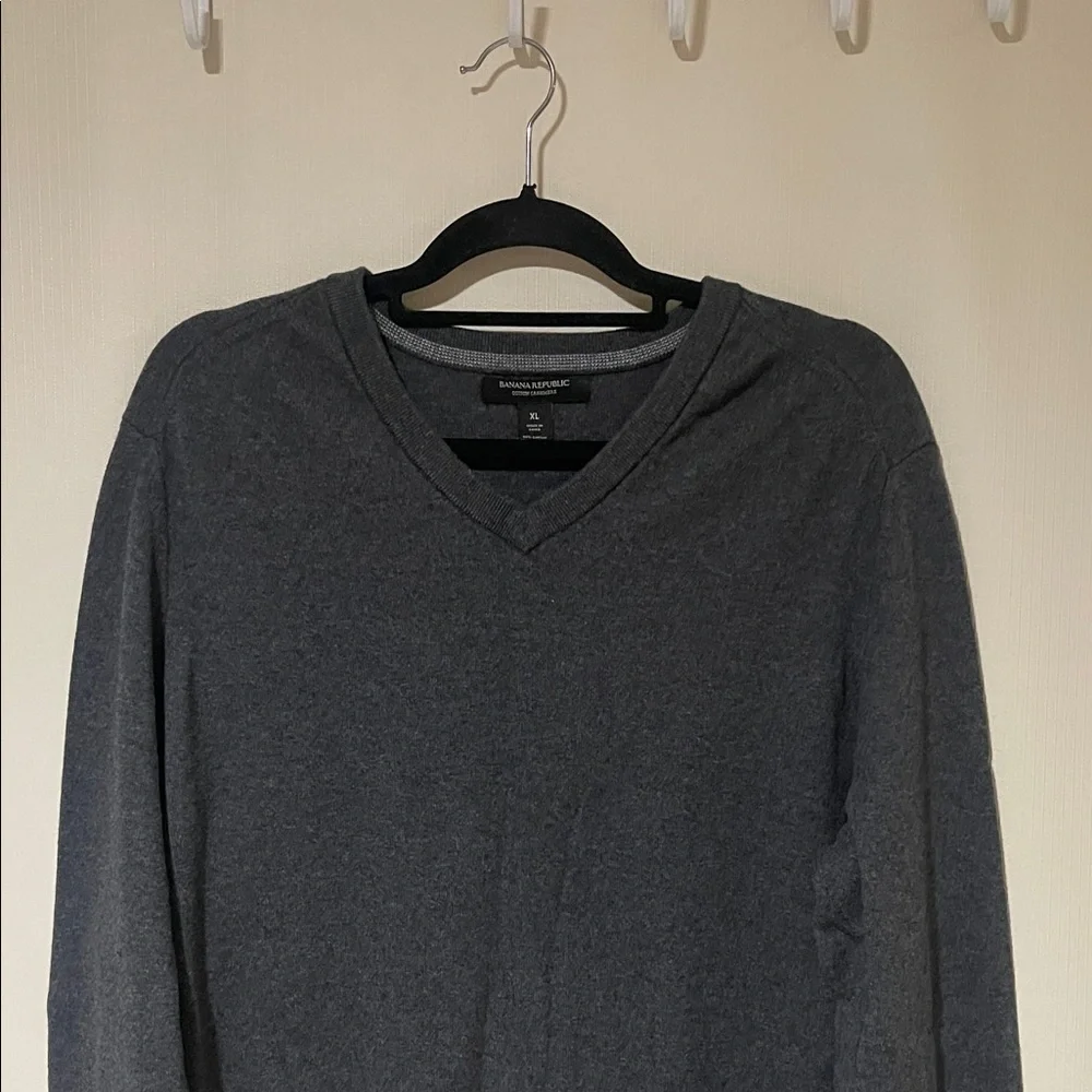 Banana Republic Cashmere Blend Charcoal V-Neck Sweater Men’s Size XL Like New